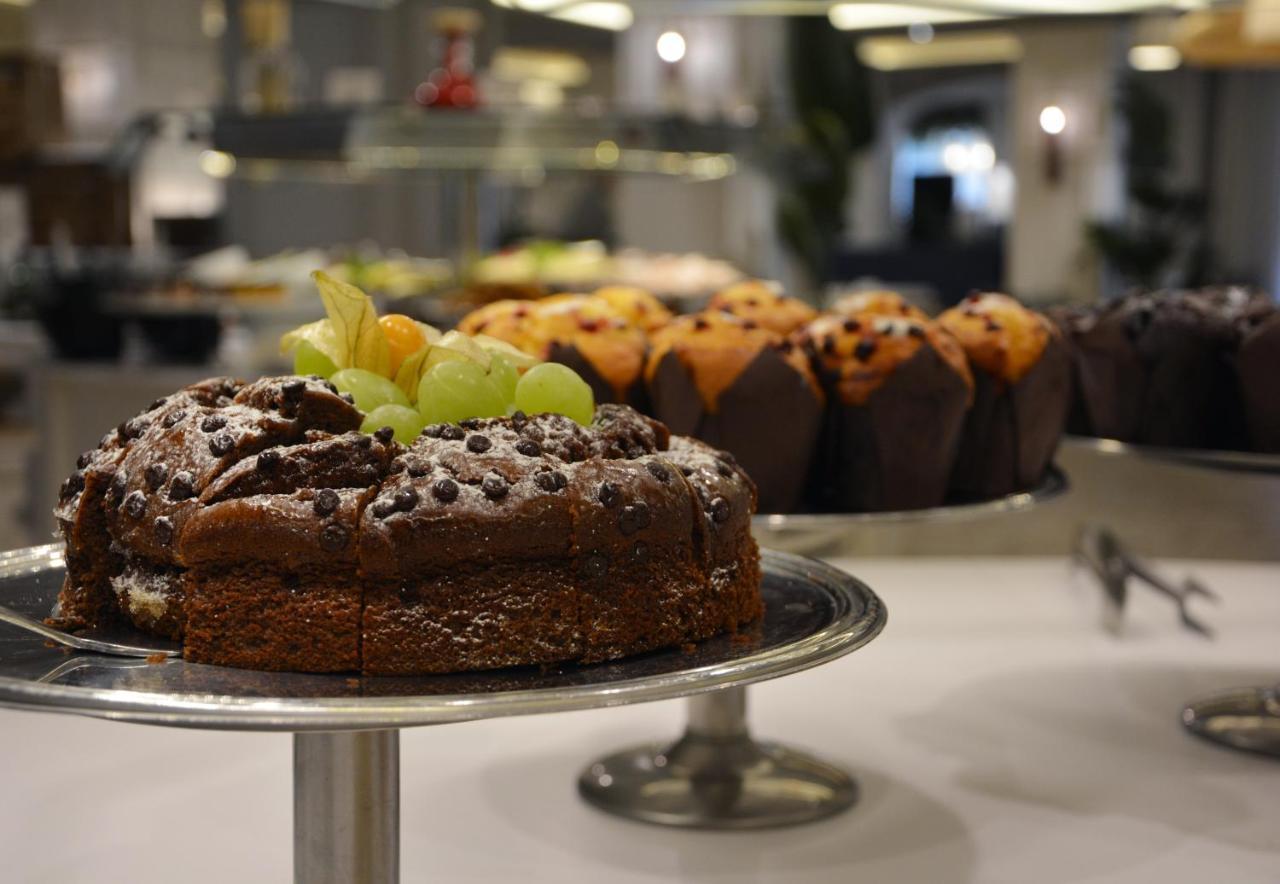 Sh Villa Gadea Altea Extérieur photo A cake on a cake stand